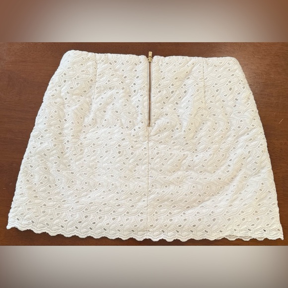 Lilly Pulitzer Tate Mini Skirt in Resort White Eyelet Lace - Picture 4 of 6